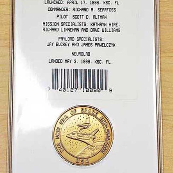 STS-90 LIMITED EDITION SOLID BRONZE MEDALLION IN COLLECTIBLE FOLDER, DESIGN ON - Picture 3 of 4